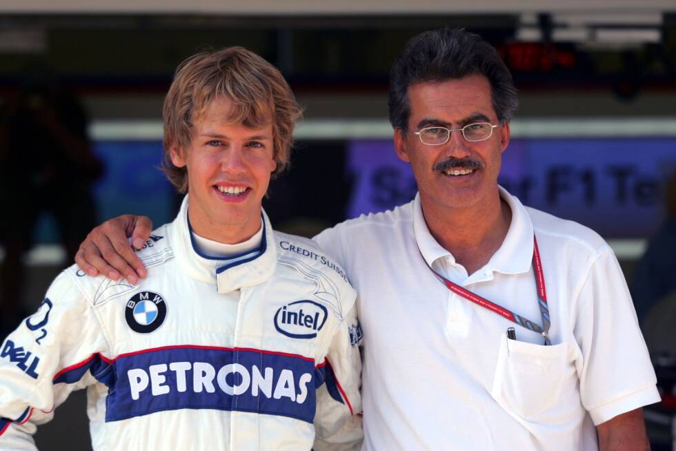 Foto zur News: ... erfolgt in der Saison 2006, die er als Test- und Ersatzfahrer für BMW-Sauber absolviert. Beim Türkei-Grand-Prix erhält Vettel - im Bild mit BMW-Sportchef Mario Theissen - seine erste große Bewährungschance, denn ...