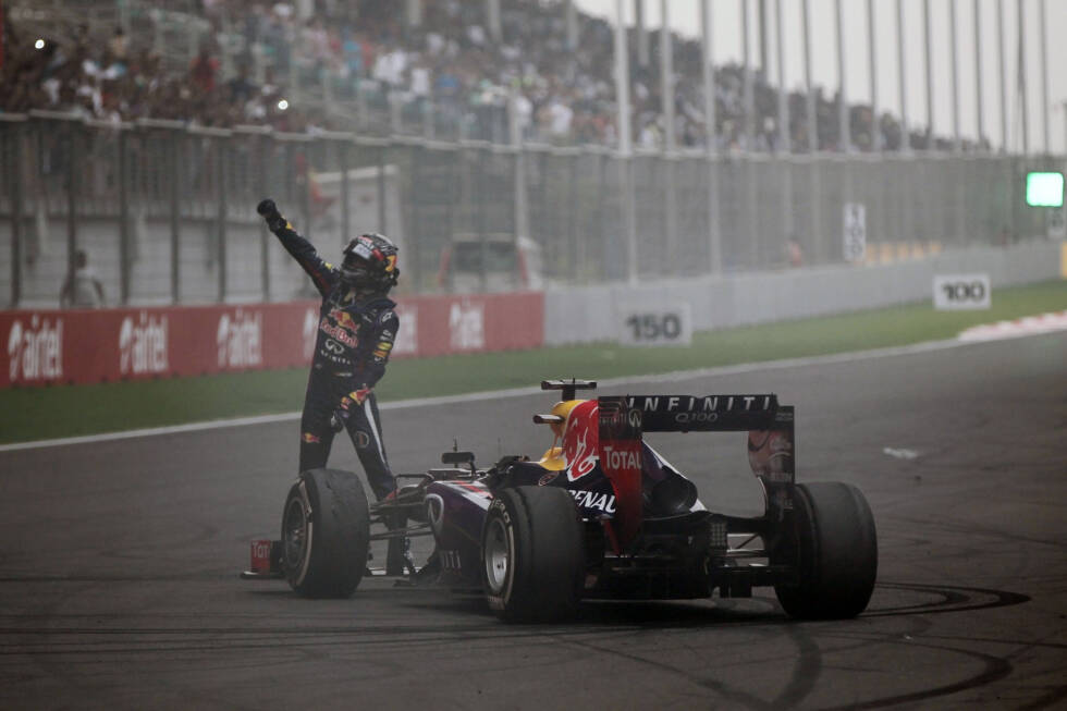 Foto zur News: ... schon beim Indien-Grand-Prix alles klarmacht und den vierten WM-Titelgewinn sicherstellt. Für Vettel ist es &quot;einer der besten Tage meines Lebens&quot;, aber darauf folgt im Jahr 2014 unter dem dann neuen Formel-1-Reglement ...