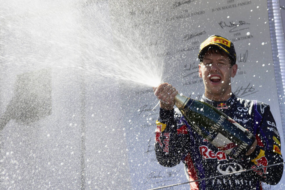 Foto zur News: ... seinem einzigen Heimsieg auf deutschem Boden am Nürburgring. Und er bleibt mit dem Red Bull RB9 in Feierlaune: Kurz darauf beginnt Vettel eine Siegesserie, die ihm neun Grand-Prix-Triumphe in Folge (!) einbringt, sodass er ...