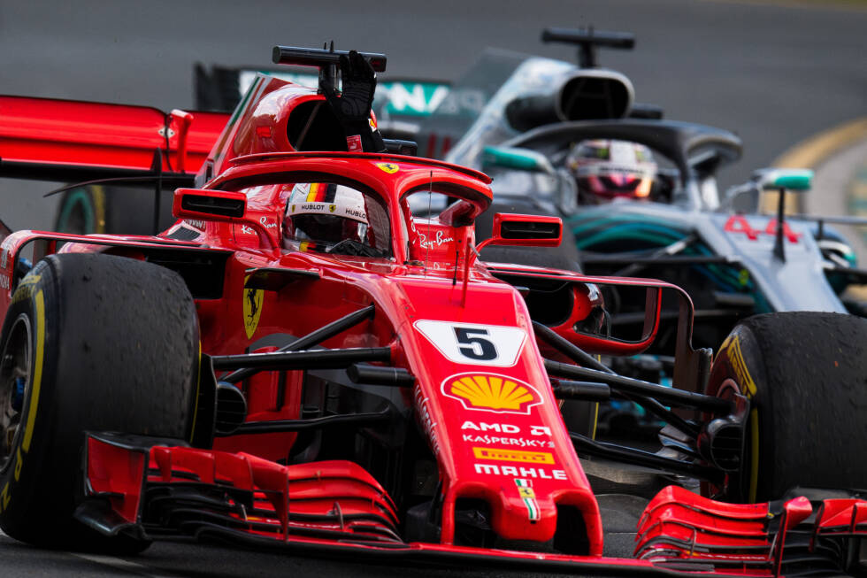 Foto zur News: ... gibt es gleich zu Saisonbeginn 2018 im Ferrari SF-71H: Vettel gewinnt erneut in Australien, siegt auch im zweiten Rennen. Doch es mehren sich die Fehler beim routinierten Deutschen. Negativer Höhepunkte ist ...