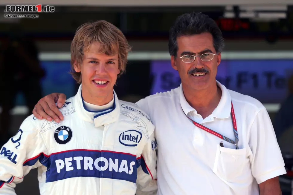 Foto zur News: ... erfolgt in der Saison 2006, die er als Test- und Ersatzfahrer für BMW-Sauber absolviert. Beim Türkei-Grand-Prix erhält Vettel - im Bild mit BMW-Sportchef Mario Theissen - seine erste große Bewährungschance, denn ...