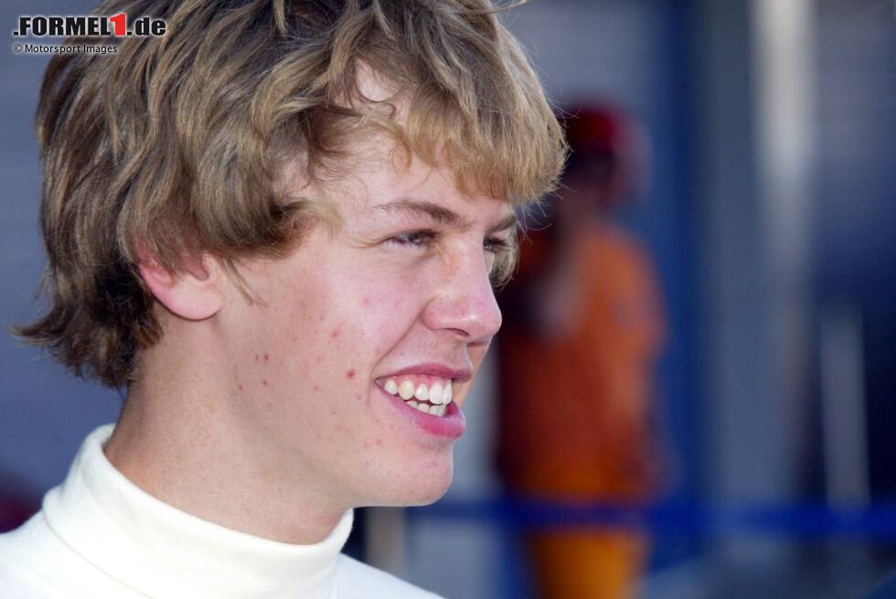 Foto zur News: Gerade mal 18 Jahre alt ist Sebastian Vettel, als er im September 2005 seinen ersten Formel-1-Test absolviert - nur wenige Tage nach der bestandenen Führerschein-Prüfung. Für den jungen Deutschen ist ...