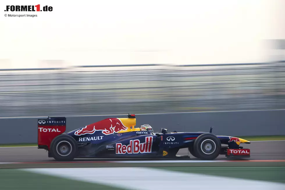 ... 2012 mit dem RB8 eine schwierige erste Saisonhälfte erlebt und erst ab dem Singapur-Rennen im Herbst zu wahrer Hochform aufläuft: Dann gelingen ihm vier Siege in Folge und Vettel hat wieder intakte Titelchancen, die er beim Finale in Brasilien ... Foto zur News: ... 2012 mit dem RB8 eine schwierige erste Saisonhälfte erlebt und erst ab dem Singapur-Rennen im Herbst zu wahrer Hochform aufläuft: Dann gelingen ihm vier Siege in Folge und Vettel hat wieder intakte Titelchancen, die er beim Finale in Brasilien ...