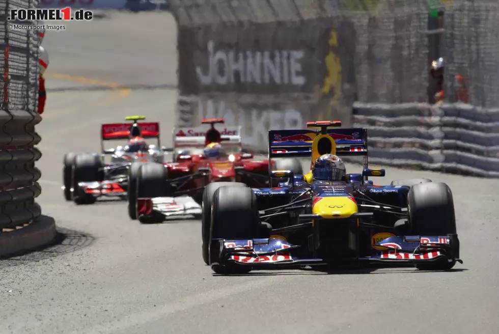 ... dominiert mit dem Red Bull RB7 die Formel-1-Saison 2011, holt 15 Polepositions, elf Siege und steht in 17 Rennen auf dem Podium. Vier Grands Prix vor Schluss ... Foto zur News: ... dominiert mit dem Red Bull RB7 die Formel-1-Saison 2011, holt 15 Polepositions, elf Siege und steht in 17 Rennen auf dem Podium. Vier Grands Prix vor Schluss ...