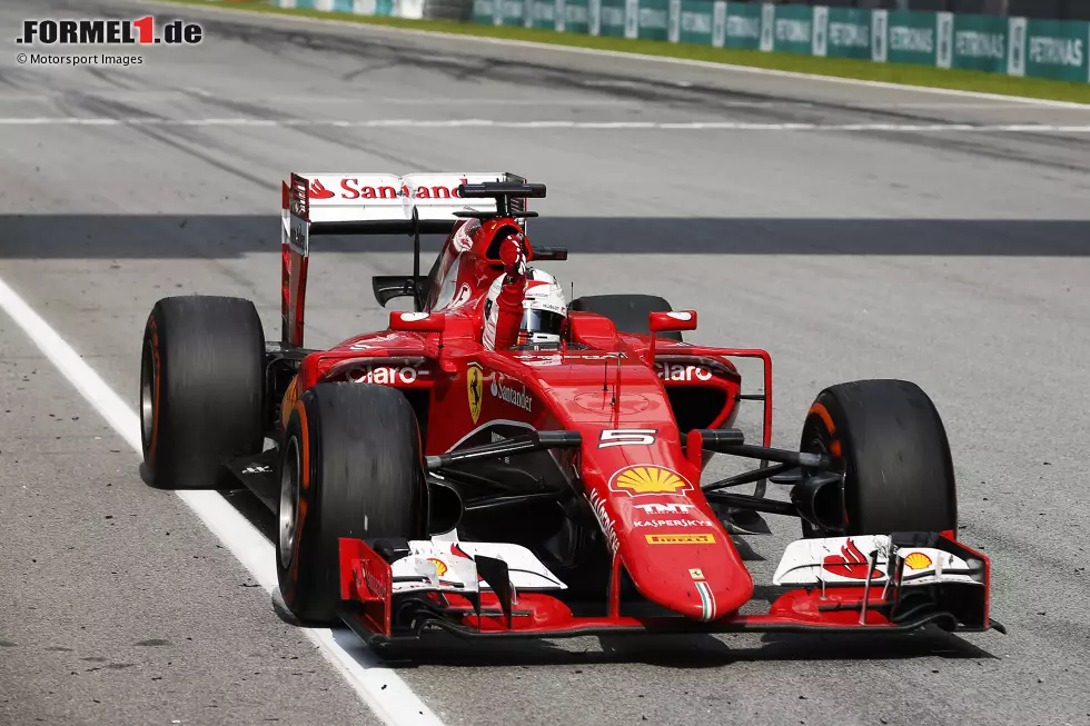 ... gelingt Vettel im Ferrari SF-15T bereits im zweiten Rennen in Malaysia der erste Sieg. Vettel ist angekommen beim Traditionsteam in Maranello, doch unter der drückenden Mercedes-Dominanz reicht es für ihn nur zu WM-Rang drei im ersten Ferrari-Jahr. 2016 aber ... Foto zur News: ... gelingt Vettel im Ferrari SF-15T bereits im zweiten Rennen in Malaysia der erste Sieg. Vettel ist angekommen beim Traditionsteam in Maranello, doch unter der drückenden Mercedes-Dominanz reicht es für ihn nur zu WM-Rang drei im ersten Ferrari-Jahr. 2016 aber ...