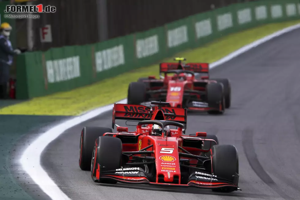 ... bekommt er es bei Ferrari mit Charles Leclerc zu tun, der auf Anhieb ein echter Gegner ist für Vettel. Mehrmals kracht es zwischen den beiden auf der Strecke und auch Vettel selbst hat zu kämpfen, zum Beispiel ... Foto zur News: ... bekommt er es bei Ferrari mit Charles Leclerc zu tun, der auf Anhieb ein echter Gegner ist für Vettel. Mehrmals kracht es zwischen den beiden auf der Strecke und auch Vettel selbst hat zu kämpfen, zum Beispiel ...