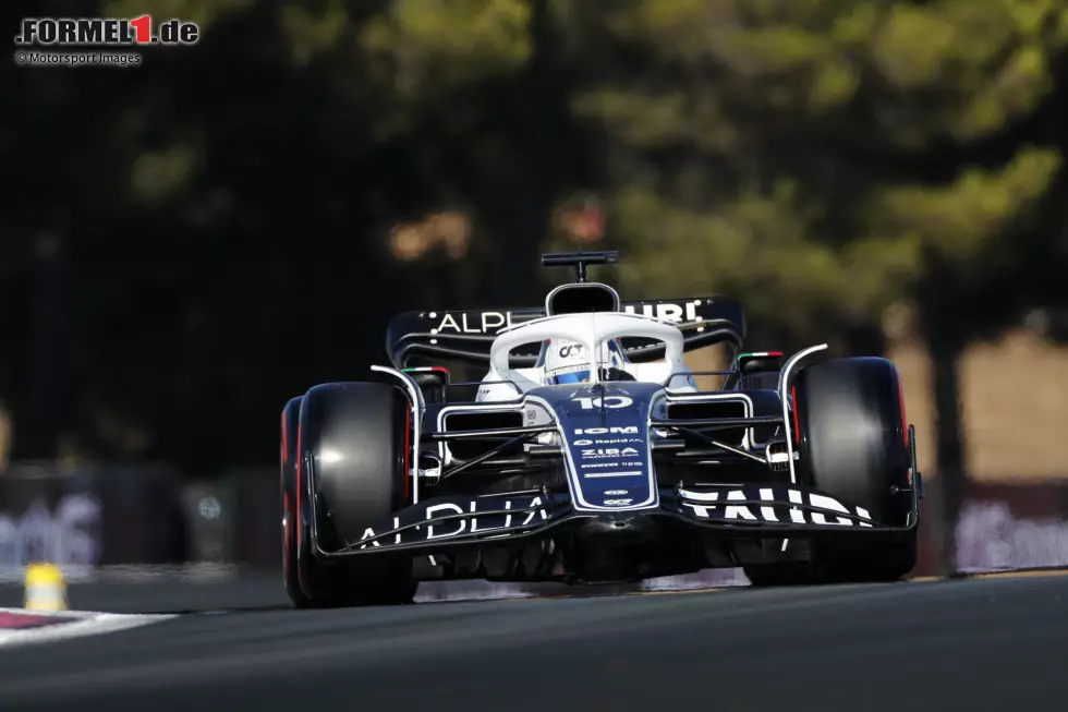 ... schlägt sich Pierre Gasly im modifizierten AlphaTauri auf P7 der Tageswertung, direkt hinter Lando Norris im McLaren. Die beiden sind die Spitze im breiten Formel-1-Mittelfeld beim Frankreich-Grand-Prix. Nicht in den Top 10 dagegen ... Foto zur News: ... schlägt sich Pierre Gasly im modifizierten AlphaTauri auf P7 der Tageswertung, direkt hinter Lando Norris im McLaren. Die beiden sind die Spitze im breiten Formel-1-Mittelfeld beim Frankreich-Grand-Prix. Nicht in den Top 10 dagegen ...