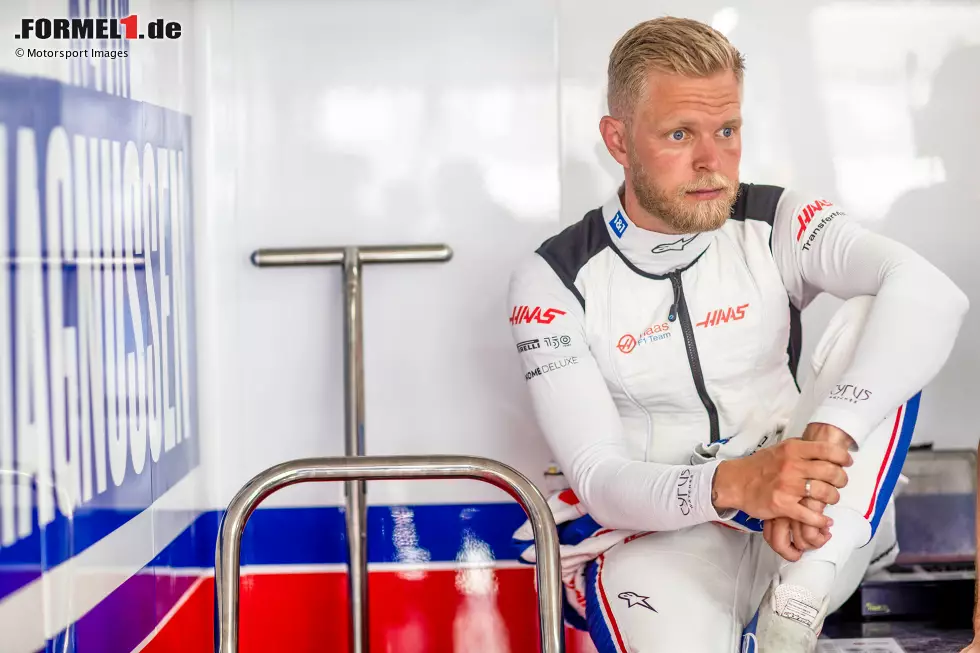 ... Kevin Magnussen, den das gleiche Schicksal ereilt. Ach bei Haas hatte man im Übrigen Windschattenspiele versucht, doch bei Mick klappte es nicht. Magnussen kam dafür überraschend in Q3 und fuhr eigentlich nur aus Spaß mit. Weniger Spaß hatte ... Foto zur News: ... Kevin Magnussen, den das gleiche Schicksal ereilt. Ach bei Haas hatte man im Übrigen Windschattenspiele versucht, doch bei Mick klappte es nicht. Magnussen kam dafür überraschend in Q3 und fuhr eigentlich nur aus Spaß mit. Weniger Spaß hatte ...