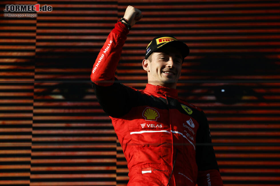 Nach drei Rennen schienen die WM-Chancen für Charles Leclerc riesig zu sein: 34 Punkte Vorsprung hatte er in der WM, sogar 46 auf Max Verstappen. Es folgte jedoch eine Serie von Pannen für den Ferrari-Piloten, ohne die der Titelkampf spannend hätte werden können. Wir schauen uns an, was Ferrari den Titel gekostet hat. Nach drei Rennen schienen die WM-Chancen für Charles Leclerc riesig zu sein: 34 Punkte Vorsprung hatte er in der WM, sogar 46 auf Max Verstappen. Es folgte jedoch eine Serie von Pannen für den Ferrari-Piloten, ohne die der Titelkampf spannend hätte werden können. Wir schauen uns an, was Ferrari den Titel gekostet hat.