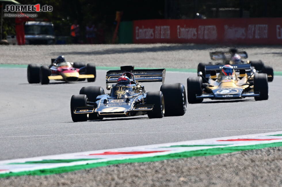Kleine Zeitreise in Monza: Zum 100-Jahr-Jubiläum der Rennstrecke rücken klassische Lotus-Rennautos aus der Formel-1-Historie aus! Wir zeigen die schönsten Bilder dieser Lotus-Parade! Kleine Zeitreise in Monza: Zum 100-Jahr-Jubiläum der Rennstrecke rücken klassische Lotus-Rennautos aus der Formel-1-Historie aus! Wir zeigen die schönsten Bilder dieser Lotus-Parade!