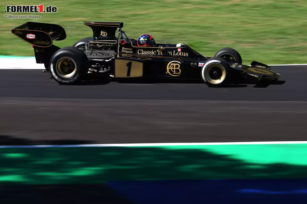 Das Farbdesign dieser Lotus-Ära, das Schwarz mit dem Gold von Tabaksponsor John Player Special, wird von Fans regelmäßig als "die schönste Formel-1-Lackierung" bezeichnet. Foto zur News: Das Farbdesign dieser Lotus-Ära, das Schwarz mit dem Gold von Tabaksponsor John Player Special, wird von Fans regelmäßig als "die schönste Formel-1-Lackierung" bezeichnet.