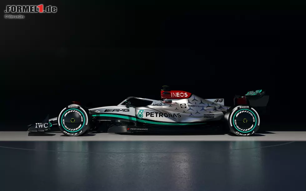 Insgesamt ist das Farbdesign auch keine Revolution, sondern eine neue Version dessen, was Mercedes schon in der Vergangenheit verwendet hat. Auch die meisten Partner sind weiterhin mit dabei. Foto zur News: Insgesamt ist das Farbdesign auch keine Revolution, sondern eine neue Version dessen, was Mercedes schon in der Vergangenheit verwendet hat. Auch die meisten Partner sind weiterhin mit dabei.