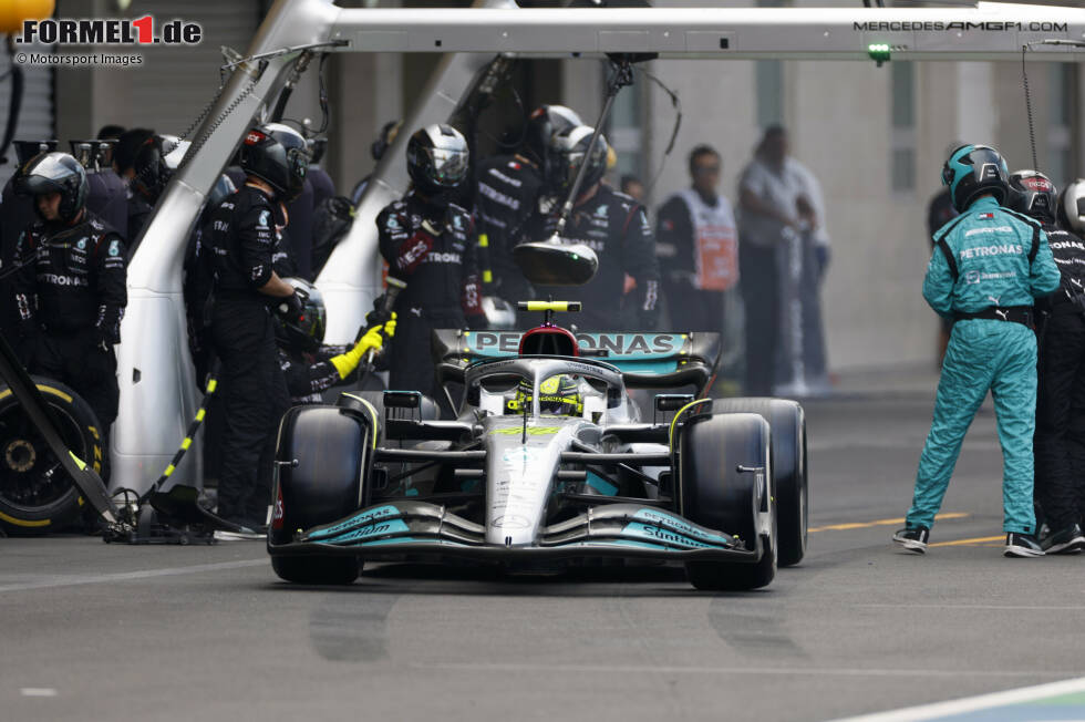 Foto zur News: ... besteht im Rennen durch Mercedes, aber Lewis Hamilton und George Russell sind zu konservativ bei der Reifenwahl und sind damit zu langsam. Hamilton wird deutlicher Zweiter und ...