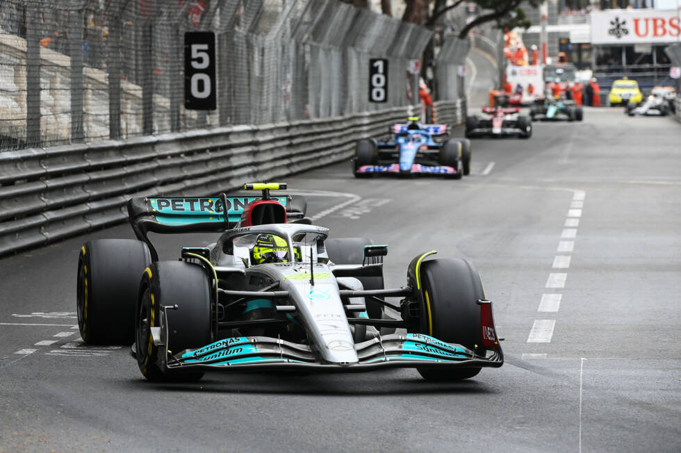 Foto zur News: Lewis Hamilton (3): Ordentlicher Speed in Monaco, aber Pech am Ende des Qualifyings und damit auch ein schwieriges Rennen. Hat ebenfalls Pech mit der harten Gangart von Ocon, meckert allerdings etwas zu viel - das gibt leichten Abzug.