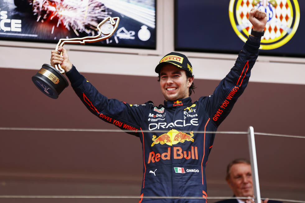 Foto zur News: Sergio Perez (2): Ist in Monaco von Anfang an der bessere Red-Bull-Fahrer, profitiert vom Ferrari-Schlamassel in der Box. Setzt den Undercut im Rennen perfekt um und verdient sich so den dritten Formel-1-Sieg. Einziges Manko: der Abflug im Qualifying ...