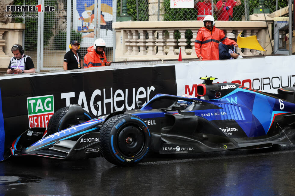 Nicholas Latifi (6): Das war gar nichts. Acht Zehntel auf den Teamkollegen im Qualifying ist schon schlimm genug, aber ein Abflug im Rennen hinter dem Safety-Car noch schlimmer. Dazu kostet er mit mangelnder Übersicht bei blauen Flaggen vielleicht Carlos Sainz den Sieg in Monaco. Prädikat: ungenügend. Nicholas Latifi (6): Das war gar nichts. Acht Zehntel auf den Teamkollegen im Qualifying ist schon schlimm genug, aber ein Abflug im Rennen hinter dem Safety-Car noch schlimmer. Dazu kostet er mit mangelnder Übersicht bei blauen Flaggen vielleicht Carlos Sainz den Sieg in Monaco. Prädikat: ungenügend.