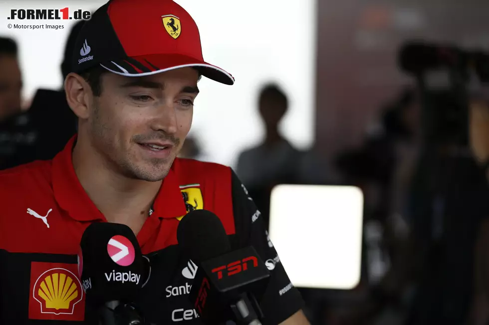 Foto zur News: Ferrari wendet eine Startplatz-Strafe für Charles Leclerc ab: Man setzt zwar einen neuen Motor und weitere neue Komponenten ein, nicht aber einen vierten Turbolader - deshalb fängt sich Leclerc zunächst keine Rückversetzung ein. Nach dem zweiten Training aber ...