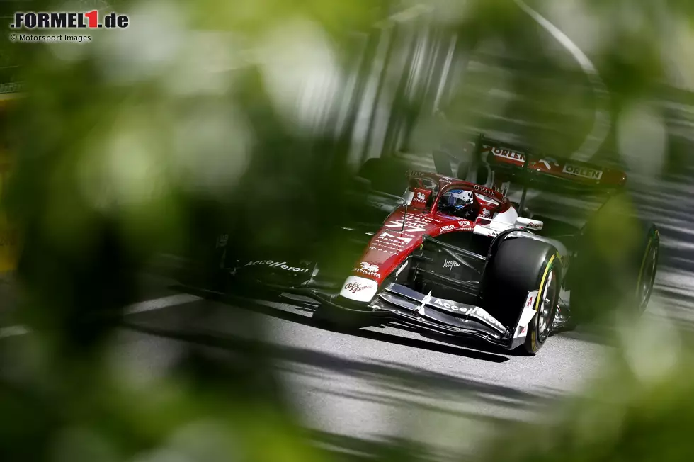 ... Valtteri Bottas bei Alfa Romeo. Wiederholt gibt es technische Probleme, wiederholt steuert er direkt wieder die Box an, schafft nur drei langsame Runden und sonst nicht viel im zweiten Training. In Einheit eins ... Foto zur News: ... Valtteri Bottas bei Alfa Romeo. Wiederholt gibt es technische Probleme, wiederholt steuert er direkt wieder die Box an, schafft nur drei langsame Runden und sonst nicht viel im zweiten Training. In Einheit eins ...