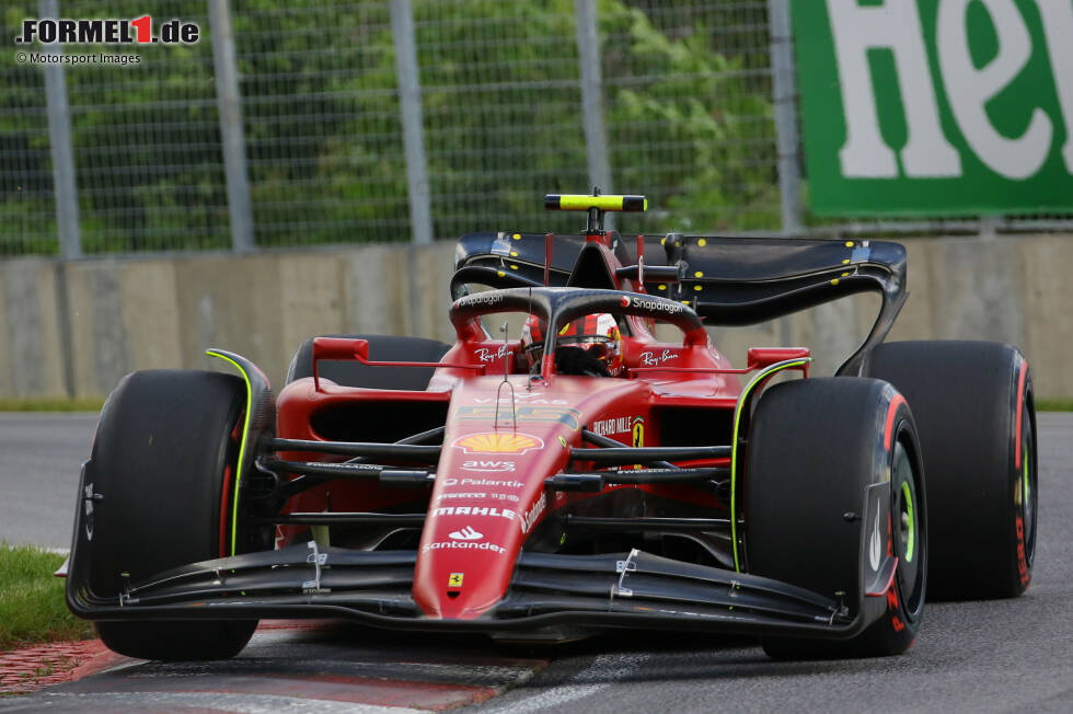 ... Carlos Sainz im Ferrari, der Verstappen in der Schlussphase über etliche Runden hinweg per DRS belagert, aber nie eine echte Attacke schafft. P3 geht an Lewis Hamilton im Mercedes. Der von P2 gestartete Fernando Alonso ... ... Carlos Sainz im Ferrari, der Verstappen in der Schlussphase über etliche Runden hinweg per DRS belagert, aber nie eine echte Attacke schafft. P3 geht an Lewis Hamilton im Mercedes. Der von P2 gestartete Fernando Alonso ...
