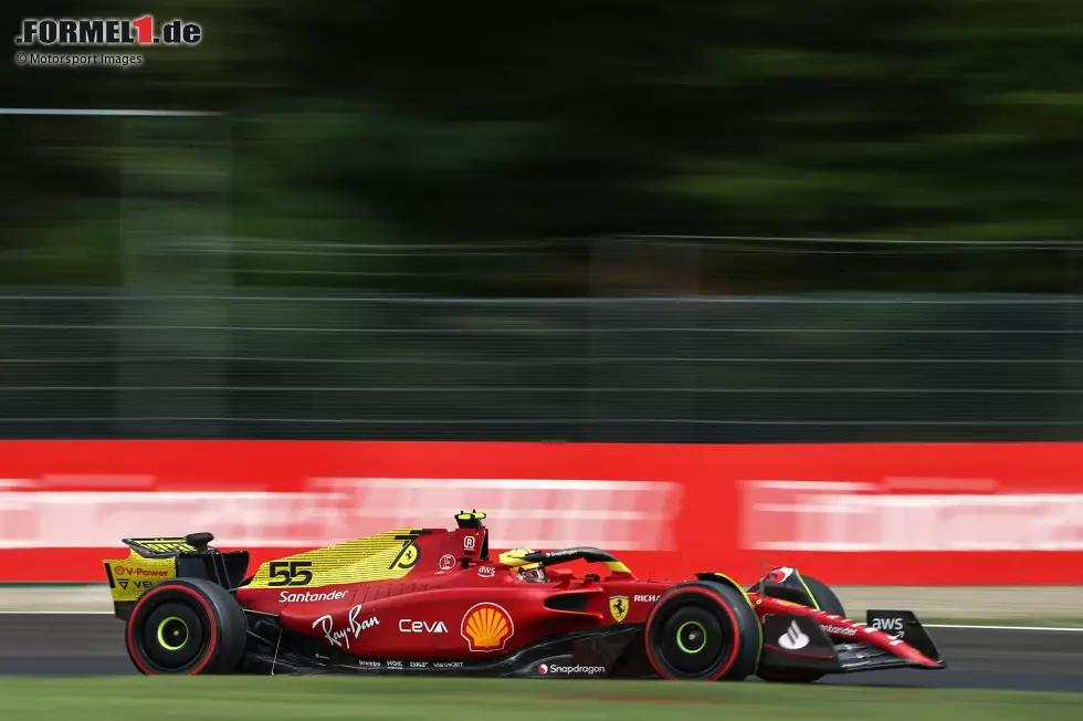 Foto zur News: ... beginnt das erste Freie Training und der Ferrari F1-75 zeigt sich erstmals in seiner Sonderlackierung für Monza: Neu sind das Modena-Gelb auf der Motorhaube und ...