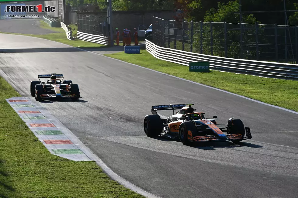 Foto zur News: ... setzt sich vor allem Lando Norris im McLaren MCL36 in Szene, nämlich mit P4 noch vor George Russell im besten Mercedes und Sergio Perez im zweiten Red Bull sowie Lewis Hamilton im zweiten Silberpfeil. Außerdem ...