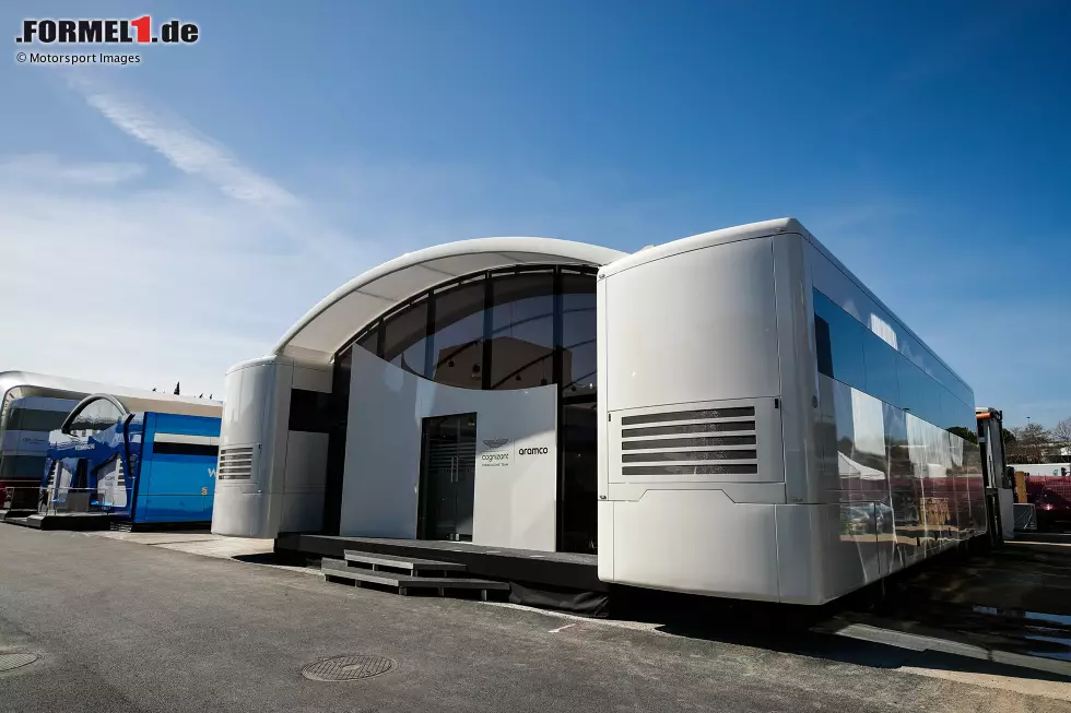 Wo die Formel-1-Teams in der Saison 2022 zuhause sind: Wir zeigen die (neuen) Hospitality- und Motorhome-Einheiten von Ferrari, Mercedes & Co. im Formel-1-Fahrerlager! Foto zur News: Wo die Formel-1-Teams in der Saison 2022 zuhause sind: Wir zeigen die (neuen) Hospitality- und Motorhome-Einheiten von Ferrari, Mercedes & Co. im Formel-1-Fahrerlager!