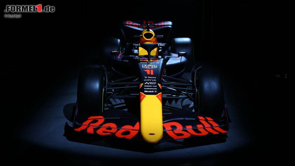 Foto zur News: Der neue Red Bull RB18 für Max Verstappen und Sergio Perez in der Formel-1-Saison 2022: Red Bull hat das Fahrzeug offiziell vorgestellt, und wir zeigen hier die ersten Bilder!