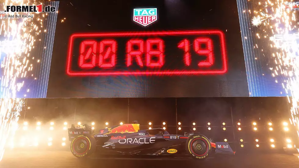 Foto zur News: Der Red Bull RB19 für Max Verstappen und Sergio Perez in der Formel-1-Saison 2023: Red Bull hat in New York die Lackierung vorgestellt, und wir zeigen hier die ersten Bilder!