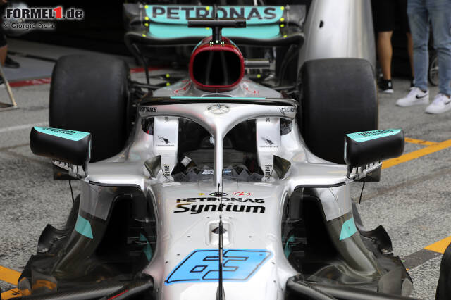 In the solution presented by Mercedes, the W13 was equipped with a mirror housing that is almost twice as long compared to its regular solution. In the solution presented by Mercedes, the W13 was equipped with a mirror housing that is almost twice as long compared to its regular solution.