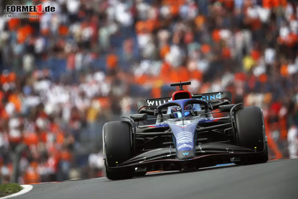 Williams hingegen entschied sich für einen insgesamt viel größeren Spiegelkörper. Foto zur News: Williams hingegen entschied sich für einen insgesamt viel größeren Spiegelkörper.