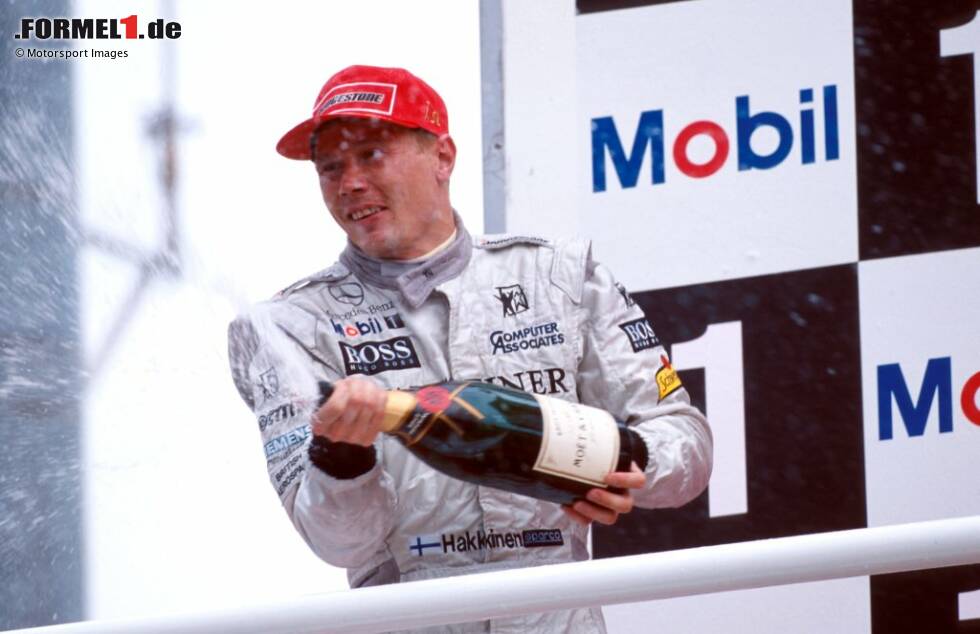 Foto zur News: #8: Mit Mika Häkkinen schafft 1998 ein weiterer Fahrer 8 Siege aus 16 Saisonrennen. Auch er liegt damit bei einer Quote von 50 Prozent - und gewinnt seinen ersten Titel.