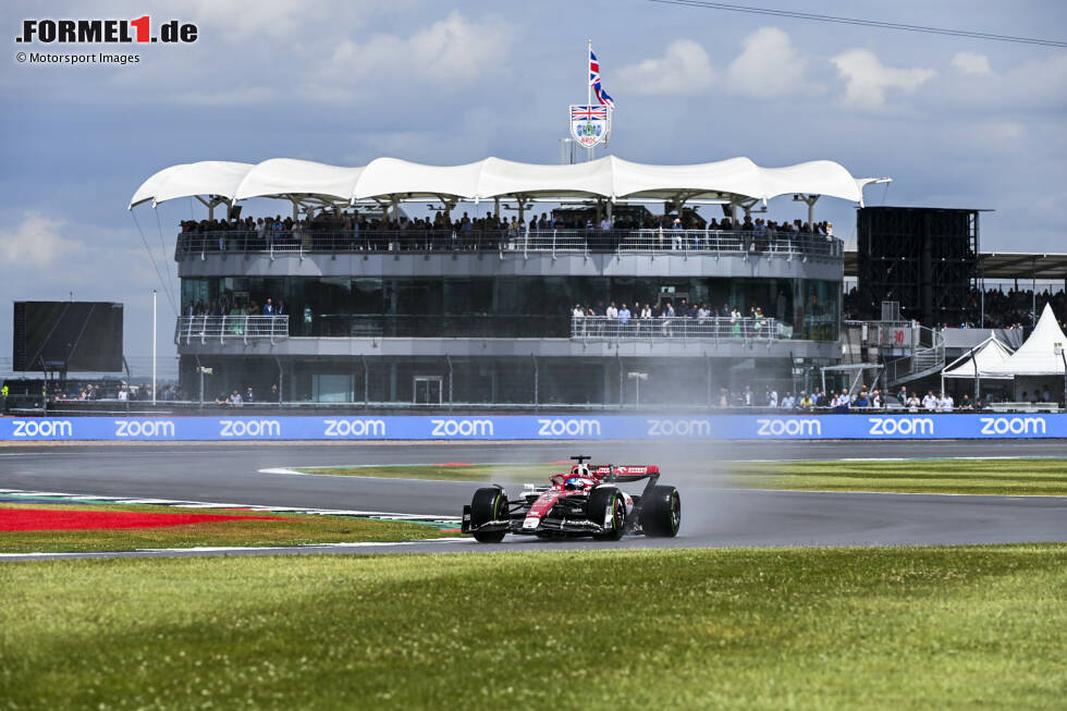 Die wichtigsten Fakten zum Formel-1-Freitag in Silverstone: Wer schnell war, wer nicht und wer überrascht hat - alle Infos dazu in dieser Fotostrecke! Die wichtigsten Fakten zum Formel-1-Freitag in Silverstone: Wer schnell war, wer nicht und wer überrascht hat - alle Infos dazu in dieser Fotostrecke!