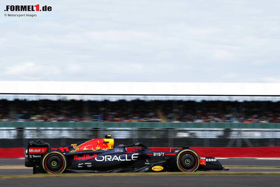 ... Teamkollege Sergio Perez im zweiten Red Bull, der schon seit Freitag klar langsamer ist als Verstappen, aber damit am Samstag immer noch "Best of the rest" wird. Ebenfalls stark im dritten Training: beide Mercedes. Dann aber ... ... Teamkollege Sergio Perez im zweiten Red Bull, der schon seit Freitag klar langsamer ist als Verstappen, aber damit am Samstag immer noch "Best of the rest" wird. Ebenfalls stark im dritten Training: beide Mercedes. Dann aber ...