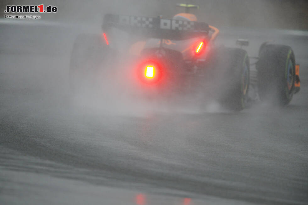 Die wichtigsten Fakten zum Formel-1-Samstag in Silverstone: Wer schnell war, wer nicht und wer überrascht hat - alle Infos dazu in dieser Fotostrecke! Die wichtigsten Fakten zum Formel-1-Samstag in Silverstone: Wer schnell war, wer nicht und wer überrascht hat - alle Infos dazu in dieser Fotostrecke!
