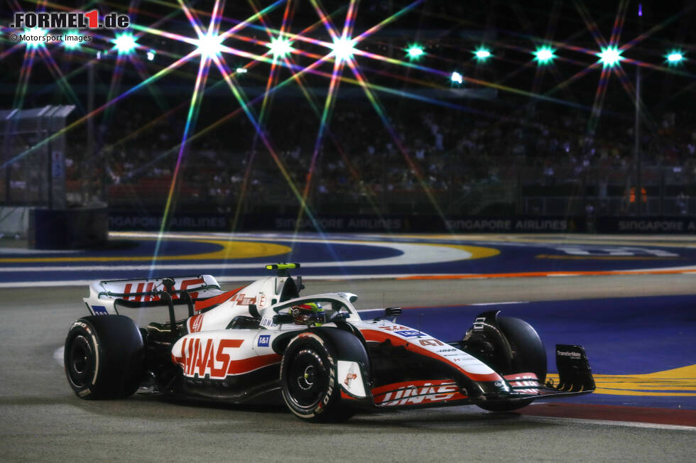 Die wichtigsten Fakten zum Formel-1-Freitag in Singapur: Wer schnell war, wer nicht und wer besondere Probleme hatte - alle Infos dazu in dieser Fotostrecke! Die wichtigsten Fakten zum Formel-1-Freitag in Singapur: Wer schnell war, wer nicht und wer besondere Probleme hatte - alle Infos dazu in dieser Fotostrecke!