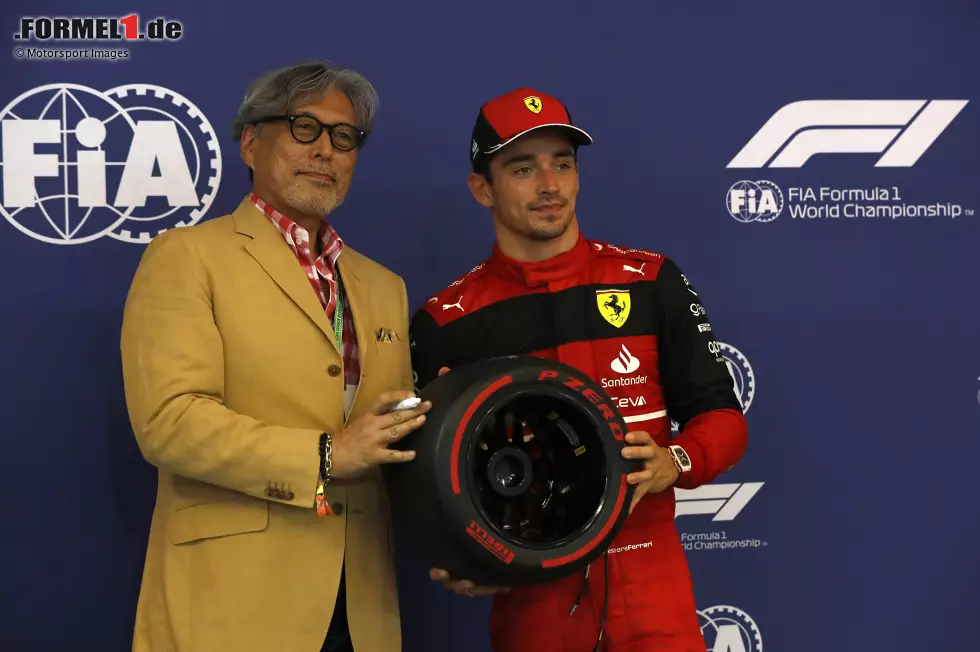 Foto zur News: ... Charles Leclerc etwas überraschend die Poleposition holt. Zwar gilt er im Vorfeld als Favorit, doch während der Session glänzen eigentlich andere Fahrer, wie  ...