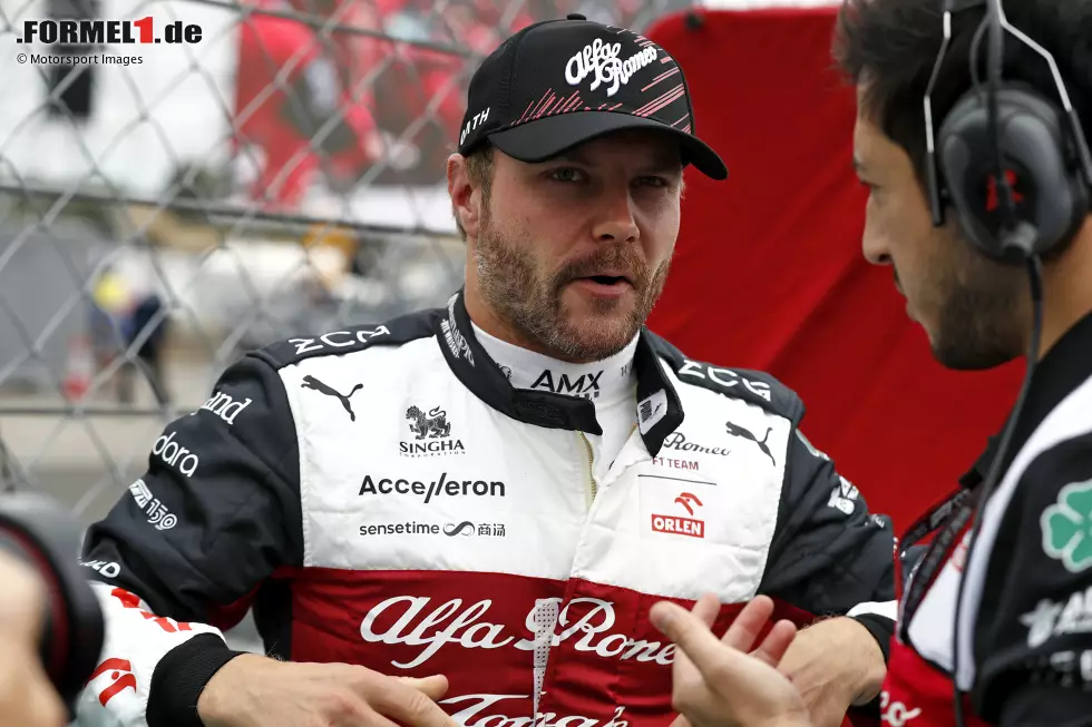 ... Valtteri Bottas: Er fährt im Alfa Romeo C42 nur zwei langsame Installationsrunden, schafft keine fliegende Runde. Technische Probleme halten ihn in der Box, ähnlich wie ... Foto zur News: ... Valtteri Bottas: Er fährt im Alfa Romeo C42 nur zwei langsame Installationsrunden, schafft keine fliegende Runde. Technische Probleme halten ihn in der Box, ähnlich wie ...