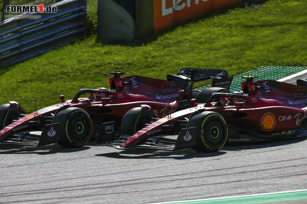 ... direkt hinter Verstappen zwischen den Ferrari-Fahrern Charles Leclerc und Carlos Sainz, die sich um P2 balgen. Am Ende hat Leclerc die Nase vorne, aber das Verhältnis der beiden wirkt unterkühlt. Cool bleibt ... Foto zur News: ... direkt hinter Verstappen zwischen den Ferrari-Fahrern Charles Leclerc und Carlos Sainz, die sich um P2 balgen. Am Ende hat Leclerc die Nase vorne, aber das Verhältnis der beiden wirkt unterkühlt. Cool bleibt ...
