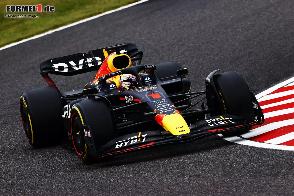... steht Max Verstappen im Red Bull RB18 mit 1:29.304 Minuten. Er ist exakt 0,010 Sekunden schneller als Charles Leclerc im Ferrari F1-75. Mit Carlos Sainz fährt auch der zweite Ferrari unter die Top 3, noch vor Sergio Perez im zweiten Red Bull. "Best of the rest" wird ... Foto zur News: ... steht Max Verstappen im Red Bull RB18 mit 1:29.304 Minuten. Er ist exakt 0,010 Sekunden schneller als Charles Leclerc im Ferrari F1-75. Mit Carlos Sainz fährt auch der zweite Ferrari unter die Top 3, noch vor Sergio Perez im zweiten Red Bull. "Best of the rest" wird ...