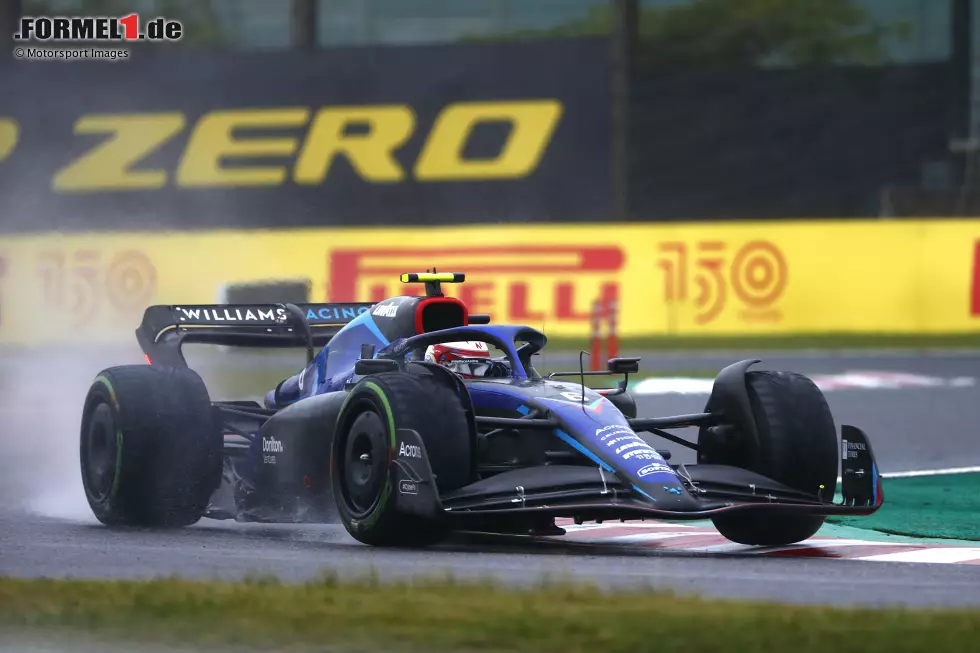 ... Nicholas Latifi im Williams FW44 erwischt dank des frühen Wechsels auf Intermediates (gemeinsam mit Vettel) einen Sahnesonntag und holt seine ersten Punkte in der Saison 2022 mit Platz neun. Leer aus geht ... Foto zur News: ... Nicholas Latifi im Williams FW44 erwischt dank des frühen Wechsels auf Intermediates (gemeinsam mit Vettel) einen Sahnesonntag und holt seine ersten Punkte in der Saison 2022 mit Platz neun. Leer aus geht ...