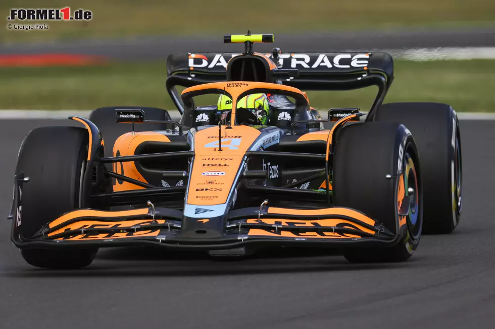 In Silverstone war eine abgespeckte Version des Heckflügels zu sehen, bei der auch die blaue Farbe entfernt wurde, da das Team weiterhin nach Möglichkeiten suchte, das Gewicht des Autos zu reduzieren. Foto zur News: In Silverstone war eine abgespeckte Version des Heckflügels zu sehen, bei der auch die blaue Farbe entfernt wurde, da das Team weiterhin nach Möglichkeiten suchte, das Gewicht des Autos zu reduzieren.