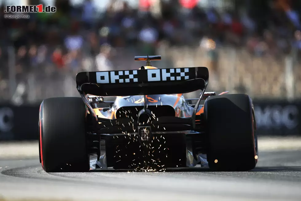 Eine Aufnahme des MCL36 von hinten, die den High-Downforce-Heckflügel zeigt, während im Rahmen des Update-Pakets auch Änderungen am Diffusor vorgenommen wurden. Foto zur News: Eine Aufnahme des MCL36 von hinten, die den High-Downforce-Heckflügel zeigt, während im Rahmen des Update-Pakets auch Änderungen am Diffusor vorgenommen wurden.
