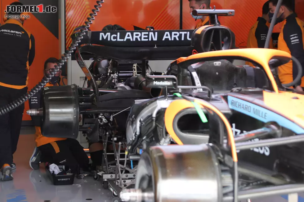 Um sich besser an die Eigenschaften der Strecke von Imola anzupassen, beschnitt das Team das Element des Beam-Wings. Foto zur News: Um sich besser an die Eigenschaften der Strecke von Imola anzupassen, beschnitt das Team das Element des Beam-Wings.