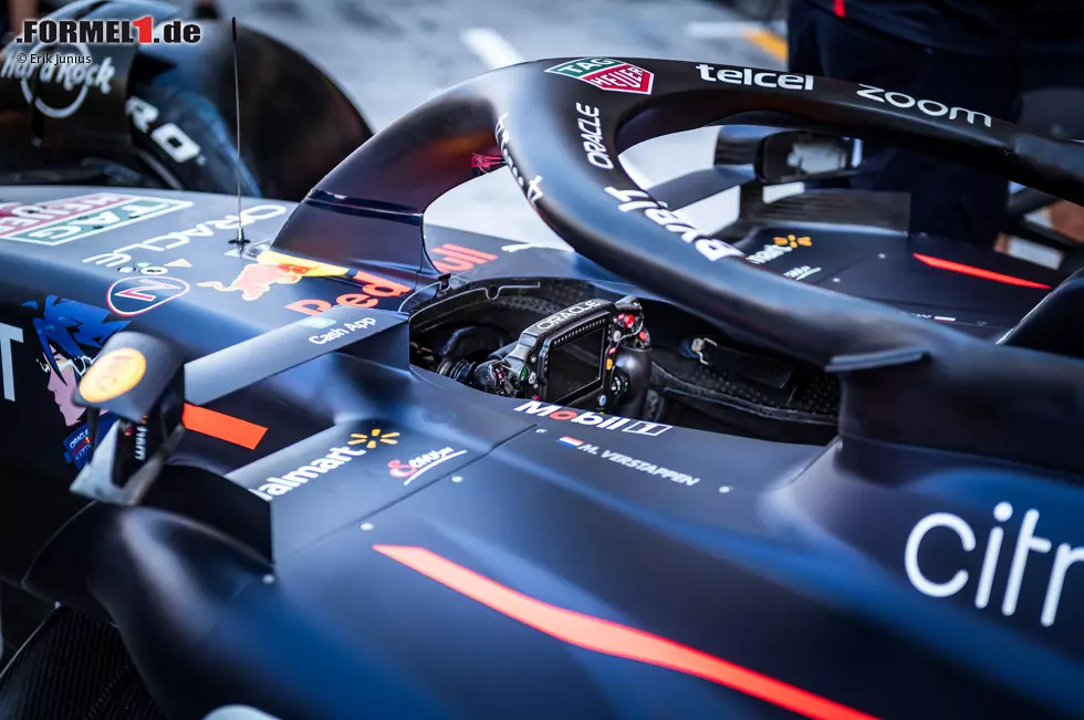 Foto zur News: Red Bull RB18: Cockpit mit Halo