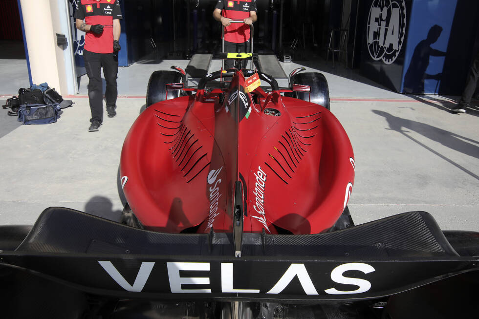 Foto zur News: Ferrari F1-75: Heckflügel und Motorhaube