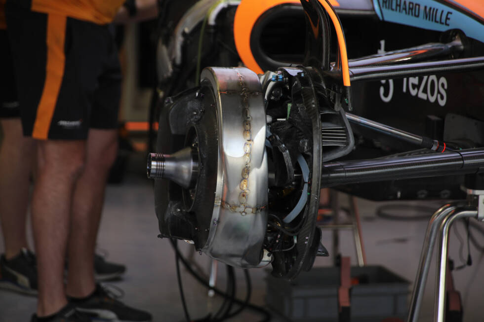 Foto zur News: McLaren MCL36: Vorderrad-Bremse