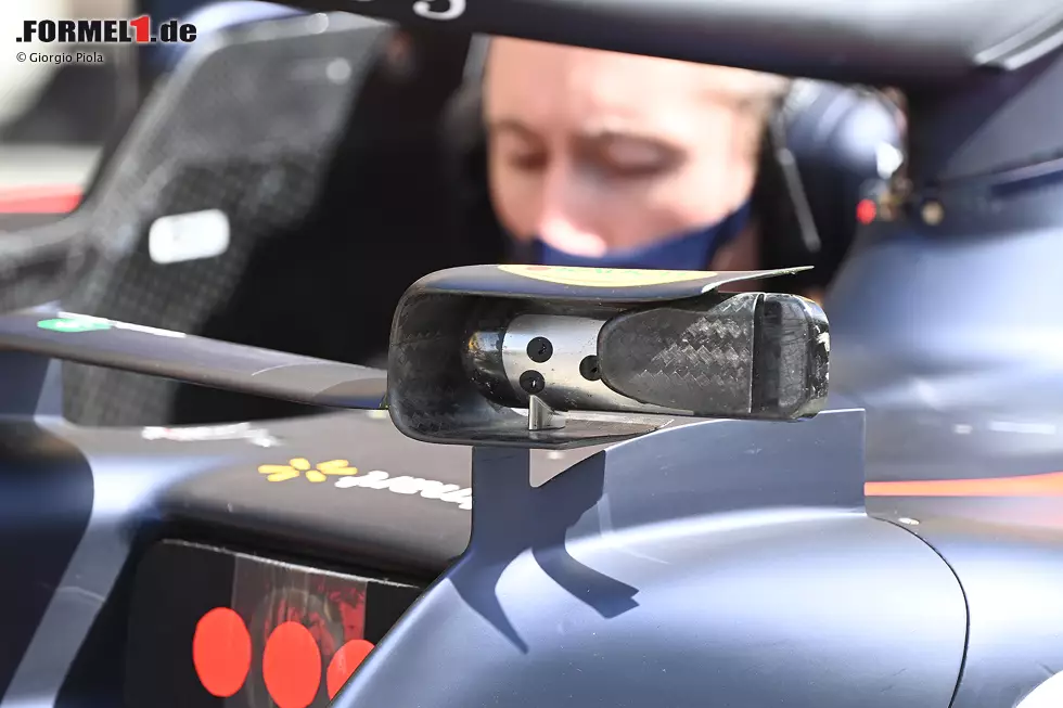 Foto zur News: Red Bull RB18: Rückspiegel