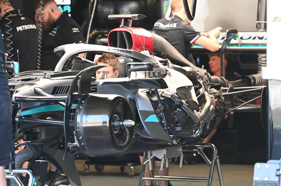 Foto zur News: Mercedes W13: Antriebsinstallation