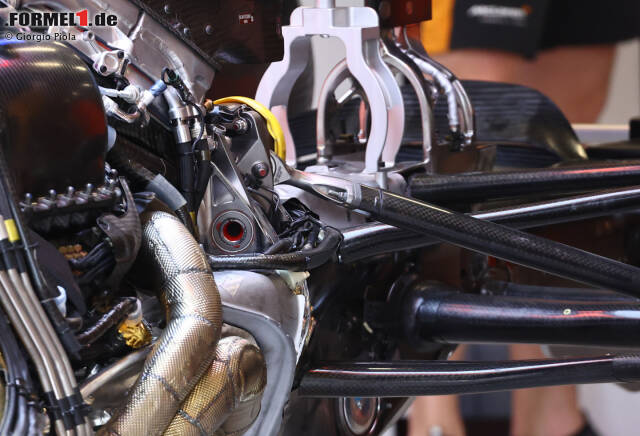 Foto zur News: McLaren MCL36: Hinterrad-Aufhängung