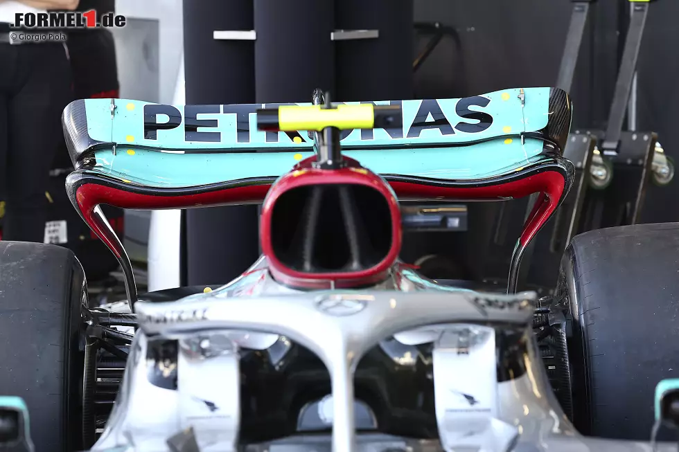 Foto zur News: Mercedes W13: Airbox und Heckflügel